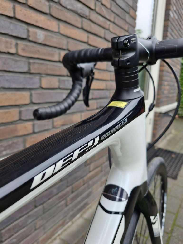 Used Giant Defy Advanced 1 2018 2018 Road & Gravel, Black — image 9 of 16
