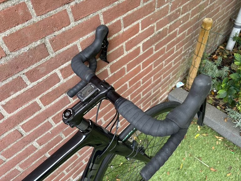 Used Bianchi 105 Disc 2022 Road & Gravel, Black — image 6 of 12