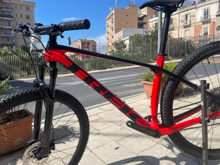 Used Trek Procaliber 9.5 2024 2024 Mountainbike, Red, 29 — image 2 of 7