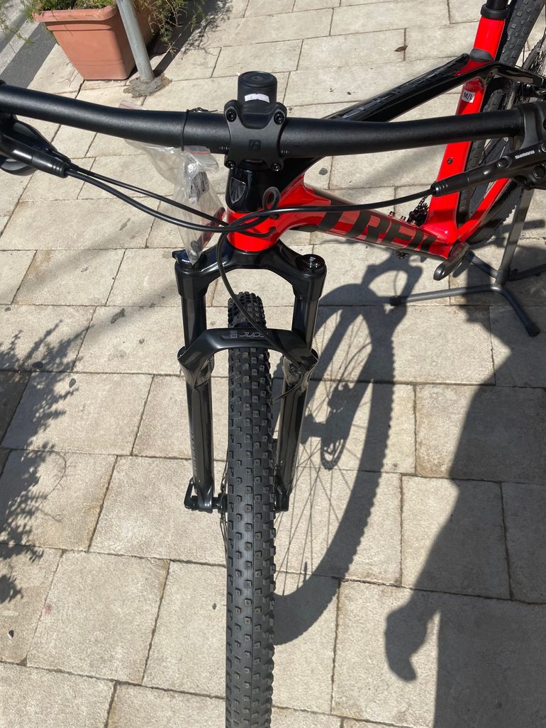Used Trek Procaliber 9.5 2024 2024 Mountainbike, Red, 29 — image 5 of 7