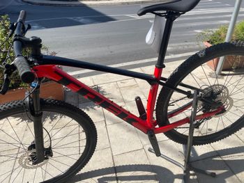 Used Trek Procaliber 9.5 2024 2024 Mountainbike, Red, 29 — image 2 of 6