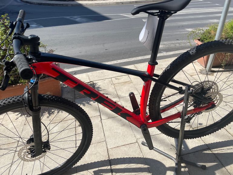 Used Trek Procaliber 9.5 2024 2024 Mountainbike, Red, 29 — image 2 of 6