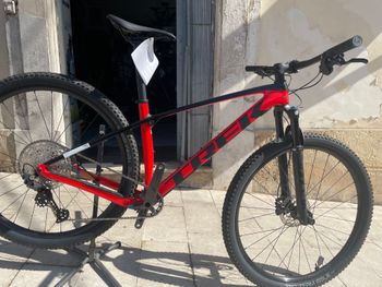 Used Trek Procaliber 9.5 2024 2024 Mountainbike, Red, 29 — image 1 of 6