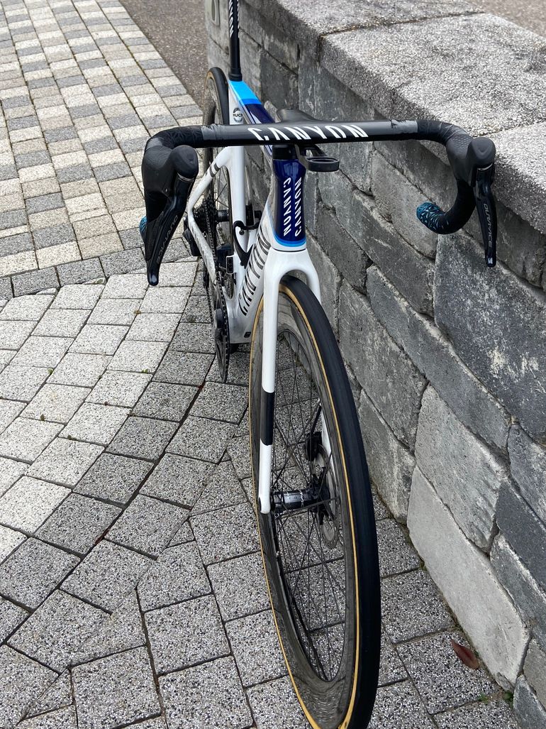 Used Canyon Aeroad CFR Disc Di2 2021 2021 Road & Gravel, White — image 2 of 4