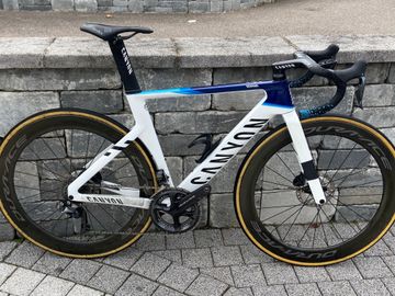 Used Canyon Aeroad CFR Disc Di2 2021 2021 Road & Gravel, White — image 1 of 4