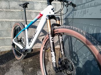 Used Cube C68 X Team 2025 Mountainbike, Blue — image 5 of 10