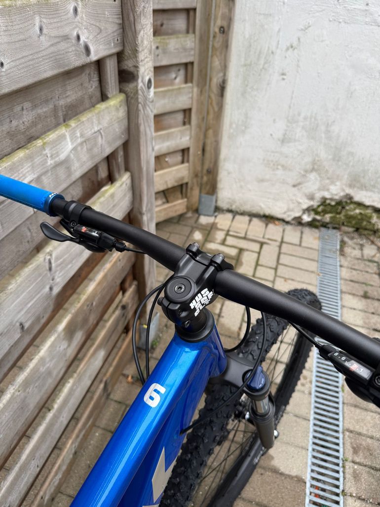 Trek Marlin 6 2020 2020 Mountainbike usato, Blu — immagine 8 di 9