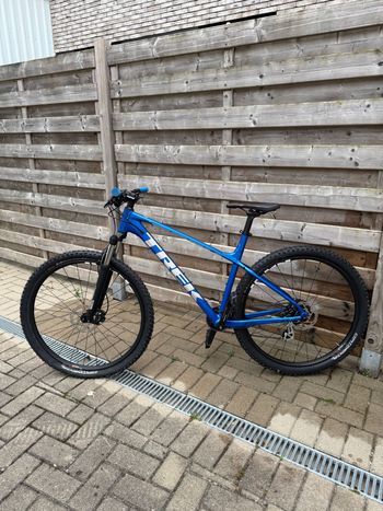 Trek Marlin 6 2020 2020 Mountainbike usato, Blu — immagine 9 di 9