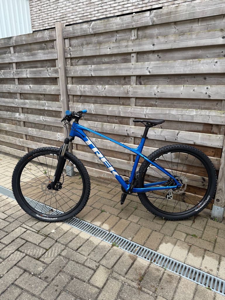Trek Marlin 6 2020 2020 Mountainbike usato, Blu — immagine 9 di 9
