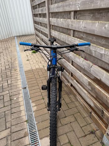 Trek Marlin 6 2020 2020 Mountainbike usato, Blu — immagine 4 di 9