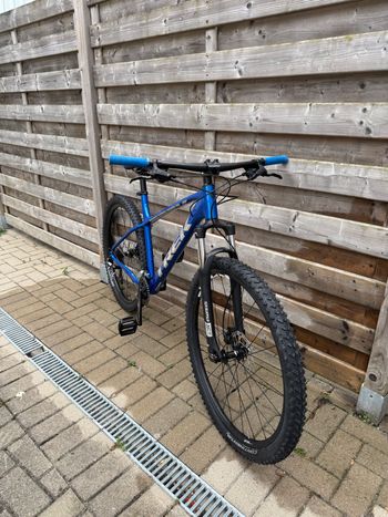 Trek Marlin 6 2020 2020 Mountainbike usato, Blu — immagine 3 di 9