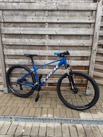 Trek Marlin 6 2020 2020 Mountainbike usato, Blu — immagine 1 di 9