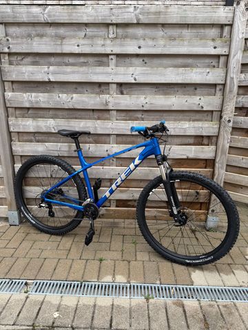 Used Trek Marlin 6 2020 2020 Mountainbike, Blue, 27.5, 29 — image 1 of 9