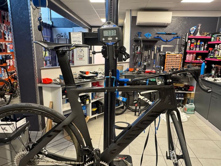 Used Canyon Aeroad CFR Disc eTap 2021 2021 Road & Gravel, Black — image 4 of 4