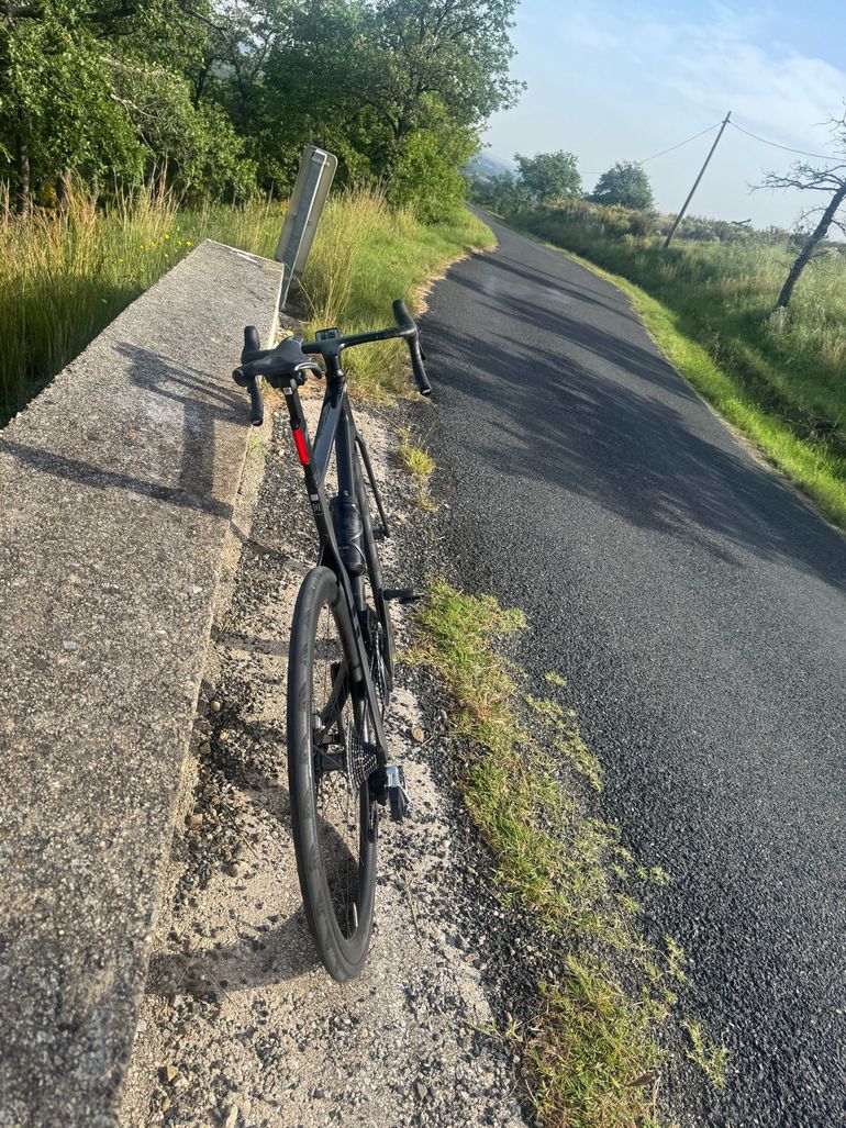 Used Canyon Aeroad CFR Disc eTap 2021 2021 Road & Gravel, Black — image 2 of 4