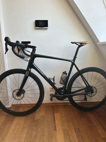 Used Scott Addict 10 disc carbon 2021 2021 Road & Gravel
