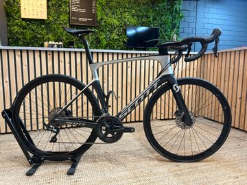 Tweedehands Scott Foil 20 2020 2020 Road & Gravel — afbeelding 1 van 7