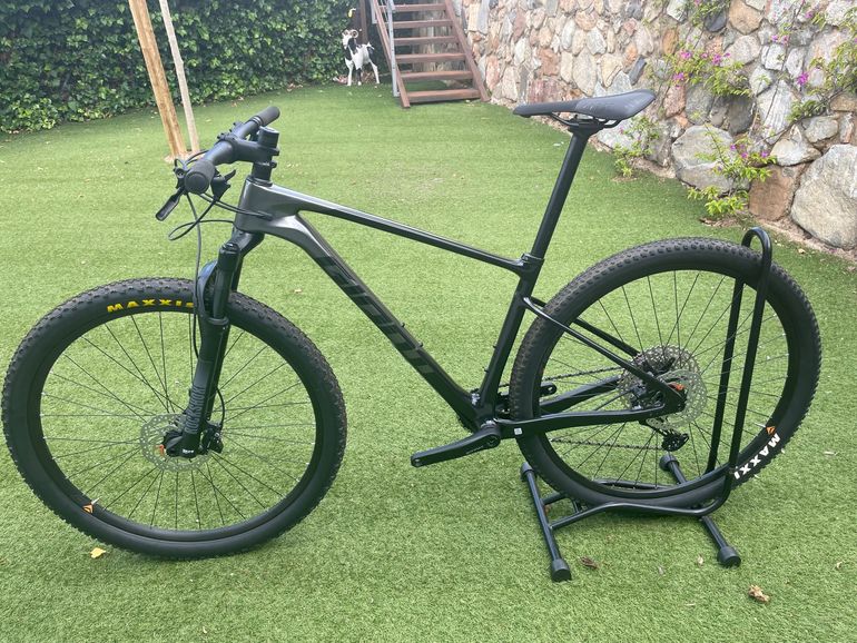 Used Giant Xtc Shimano Deore 2021 Mountainbike, Black — image 2 of 12