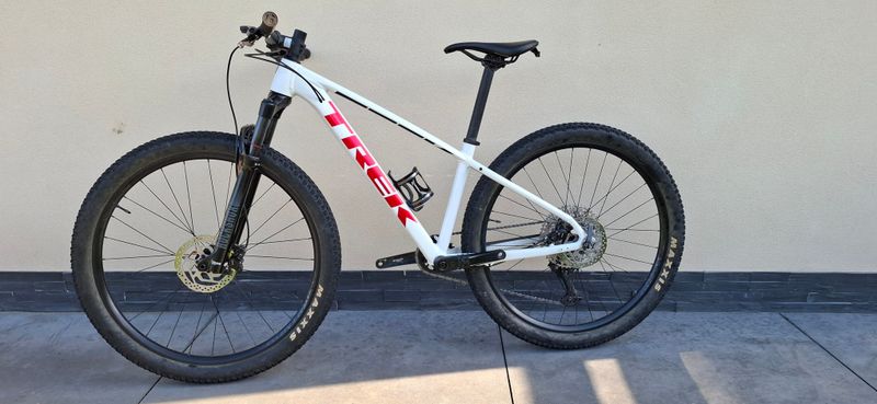 Trek X-Caliber 8 2022 2022 Mountainbike de segunda mano, Blanco — imagen 1 de 6