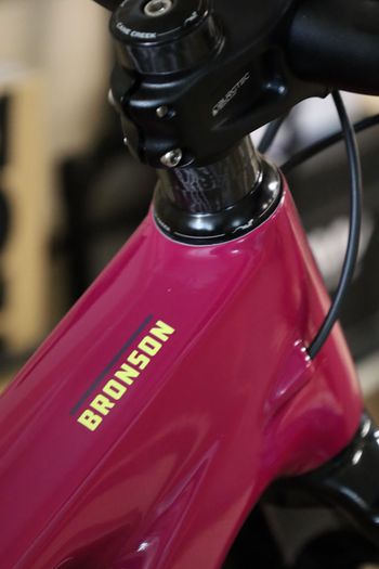 Used Santa Cruz Bronson Sram Eagle Transmission GX 2025 Mountainbike, Purple — image 5 of 18