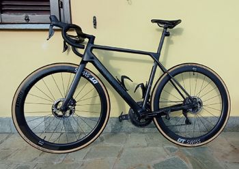 Used Canyon Ultimate CFR Di2 2022 Road & Gravel, Black — image 2 of 9