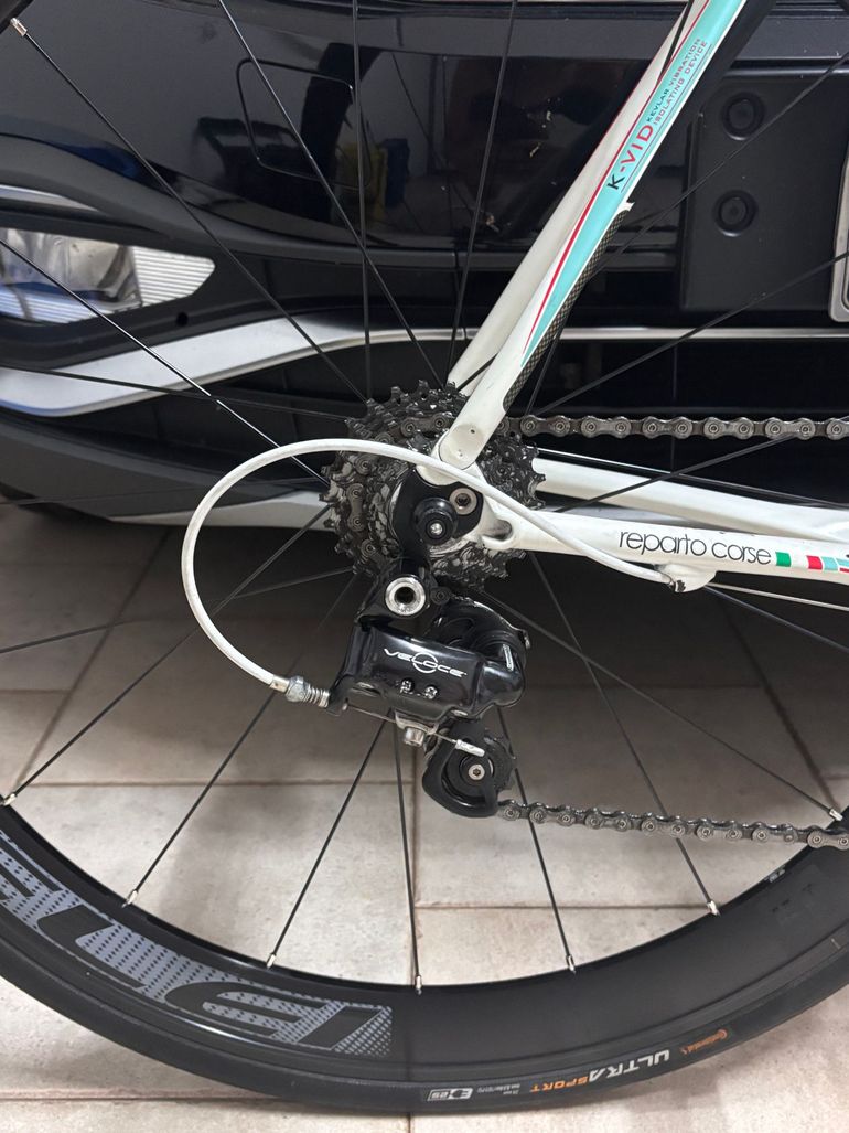 Used Bianchi C2C 100 Strade 2016 Road & Gravel, White — image 3 of 4
