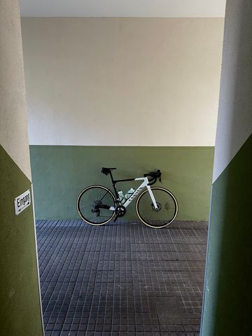 Used Canyon Ultimate CF SL 7 Disc eTap 2022 Frameset 2022 Road & Gravel, White — image 2 of 3