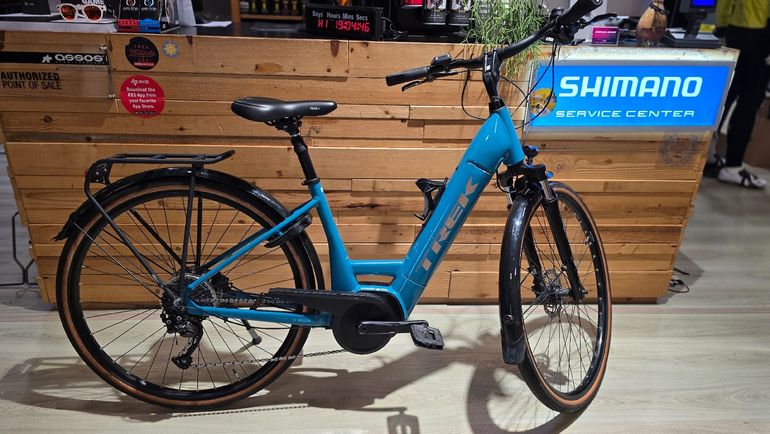 Used Trek Verve+ 2024 Mountainbike, Blue — image 2 of 13