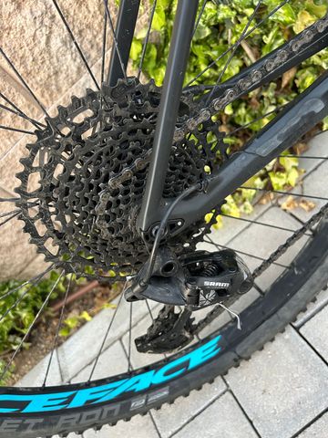 Used Canyon Exceed CF SL 5.0 2020 Mountainbike, Black — image 9 of 11