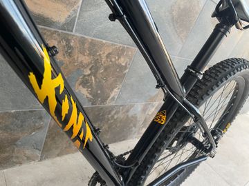 Used Kona Honzo Shimano Deore XT 2024 Mountainbike, Black — image 6 of 7