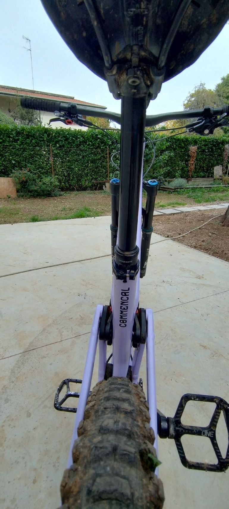 Used Commencal META V5 Shimano Deore XT 2023 Mountainbike, Purple — image 5 of 9