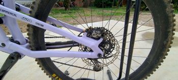 Used Commencal META V5 Shimano Deore XT 2023 Mountainbike, Purple — image 4 of 9