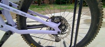 Used Commencal META V5 Shimano Deore XT 2023 Mountainbike, Purple — image 4 of 9