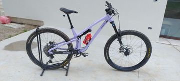 Used Commencal META V5 Shimano Deore XT 2023 Mountainbike, Purple — image 1 of 9