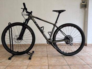 Used Trek Procaliber SRAM XX1 Eagle 2017 Mountainbike, Light Gray — image 2 of 11