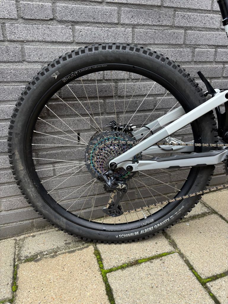 Used Specialized Kenevo SL Expert 2022 Mountainbike, Light Gray, 29 — image 3 of 11