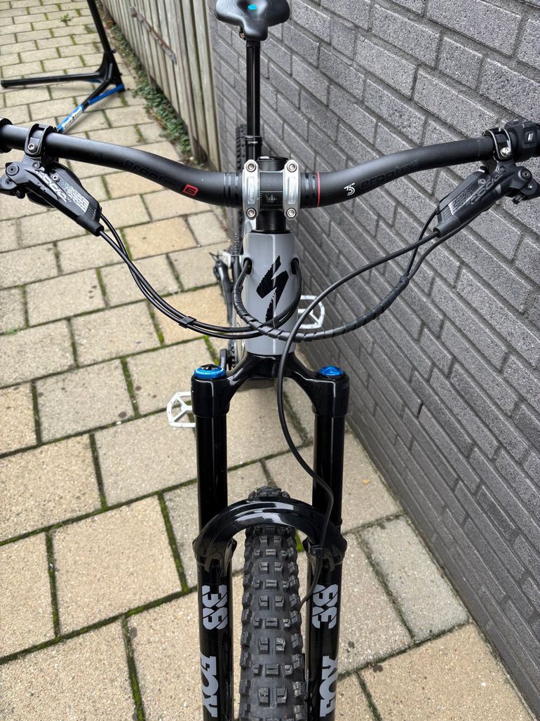 Used Specialized Kenevo SL Expert 2022 Mountainbike, Light Gray, 29 — image 4 of 11