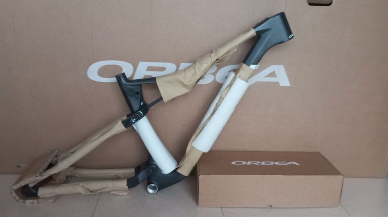 Used Orbea Oiz Frameset 2025 Mountainbike, Light Gray — image 5 of 7