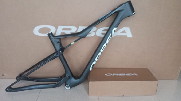 Used Orbea Oiz Frameset 2025 Mountainbike, Light Gray — image 3 of 7