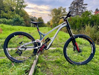 Used Commencal Supreme DH V4.4 – Montage à La Carte – Taille L (27.5”) 2019 MTB