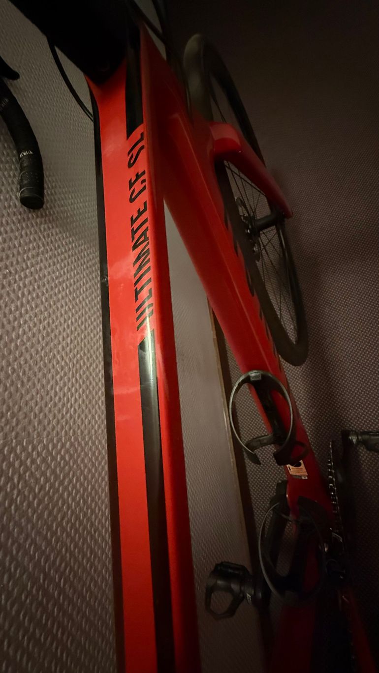 Used Canyon Ultimate CF SL 7 Disc 2022 2022 Road & Gravel, Red — image 3 of 11