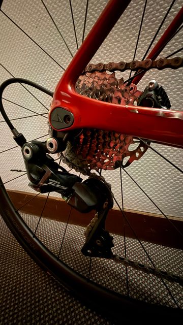 Used Canyon Ultimate CF SL 7 Disc 2022 2022 Road & Gravel, Red — image 5 of 11