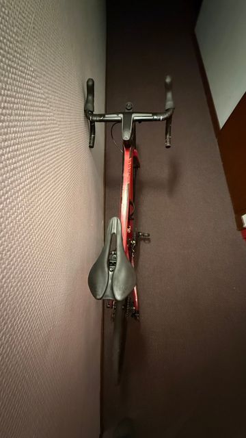 Used Canyon Ultimate CF SL 7 Disc 2022 2022 Road & Gravel, Red — image 2 of 11