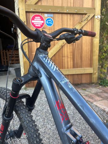 Used Commencal Clash SRAM X4 2021 Mountainbike, Light Gray — image 10 of 11