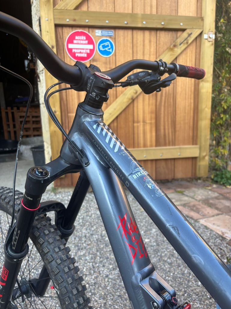 Used Commencal Clash SRAM X4 2021 Mountainbike, Light Gray — image 10 of 11