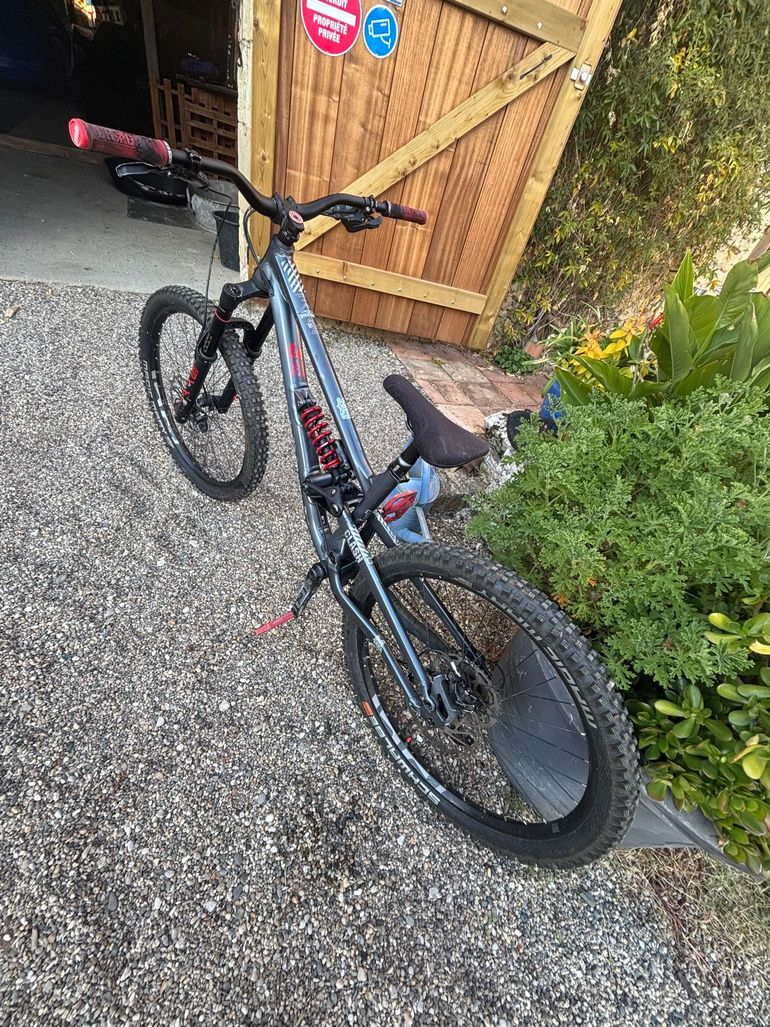 Used Commencal Clash SRAM X4 2021 Mountainbike, Light Gray — image 9 of 11