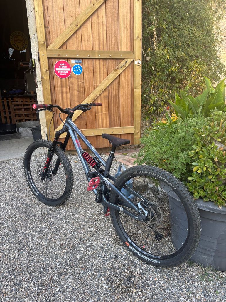 Used Commencal Clash SRAM X4 2021 Mountainbike, Light Gray — image 2 of 11
