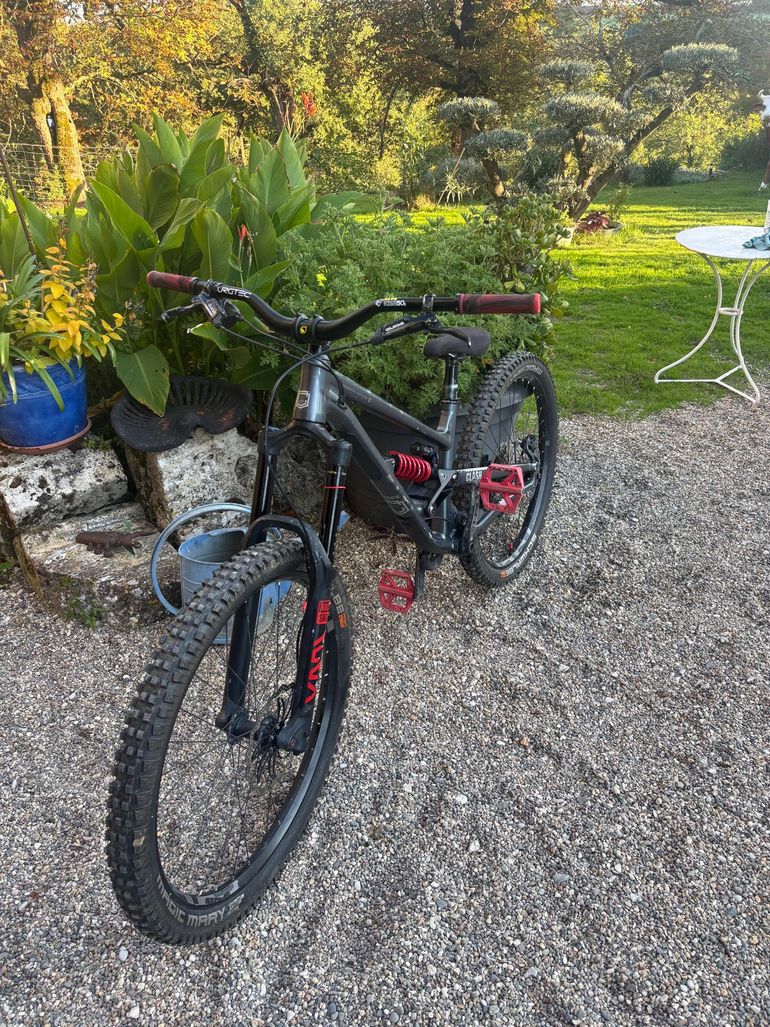 Used Commencal Clash SRAM X4 2021 Mountainbike, Light Gray — image 3 of 11