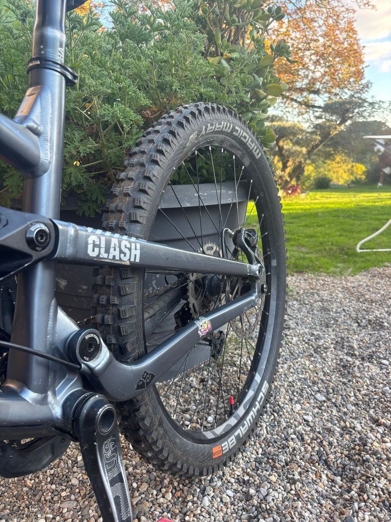 Used Commencal Clash SRAM X4 2021 Mountainbike, Light Gray — image 7 of 11