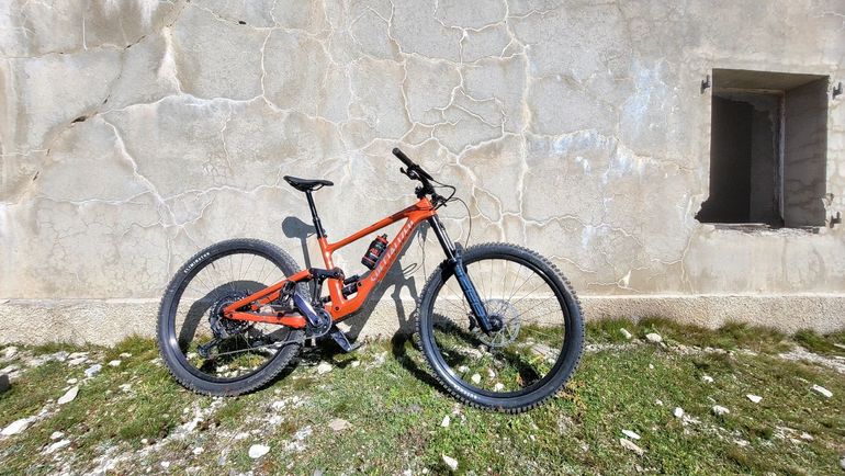 Used Specialized Enduro Comp 2022 2022 Mountainbike, Red, 29 — image 3 of 3